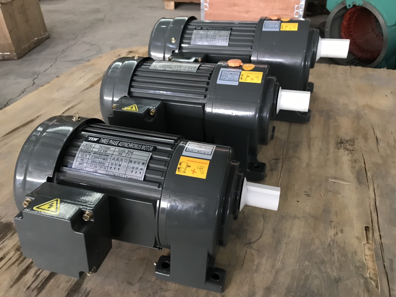 Motor giảm tốc lắp băng chuyền, băng tải